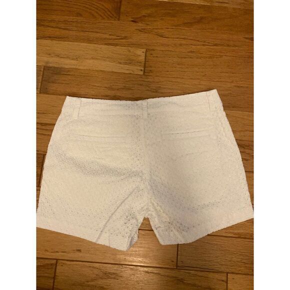Garnet Hill, women's white eyelet lined, cotton shorts size 4 - Picture 3 of 7